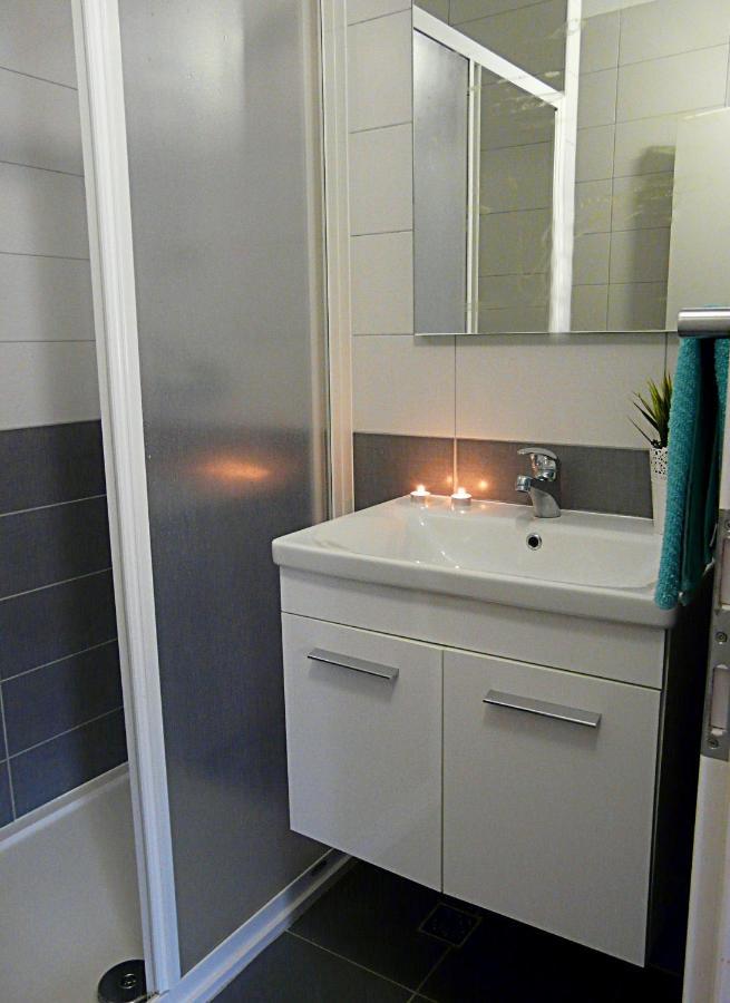 Apartments By The Sea Drvenik Donja Vala, Makarska - 6756 Eksteriør billede