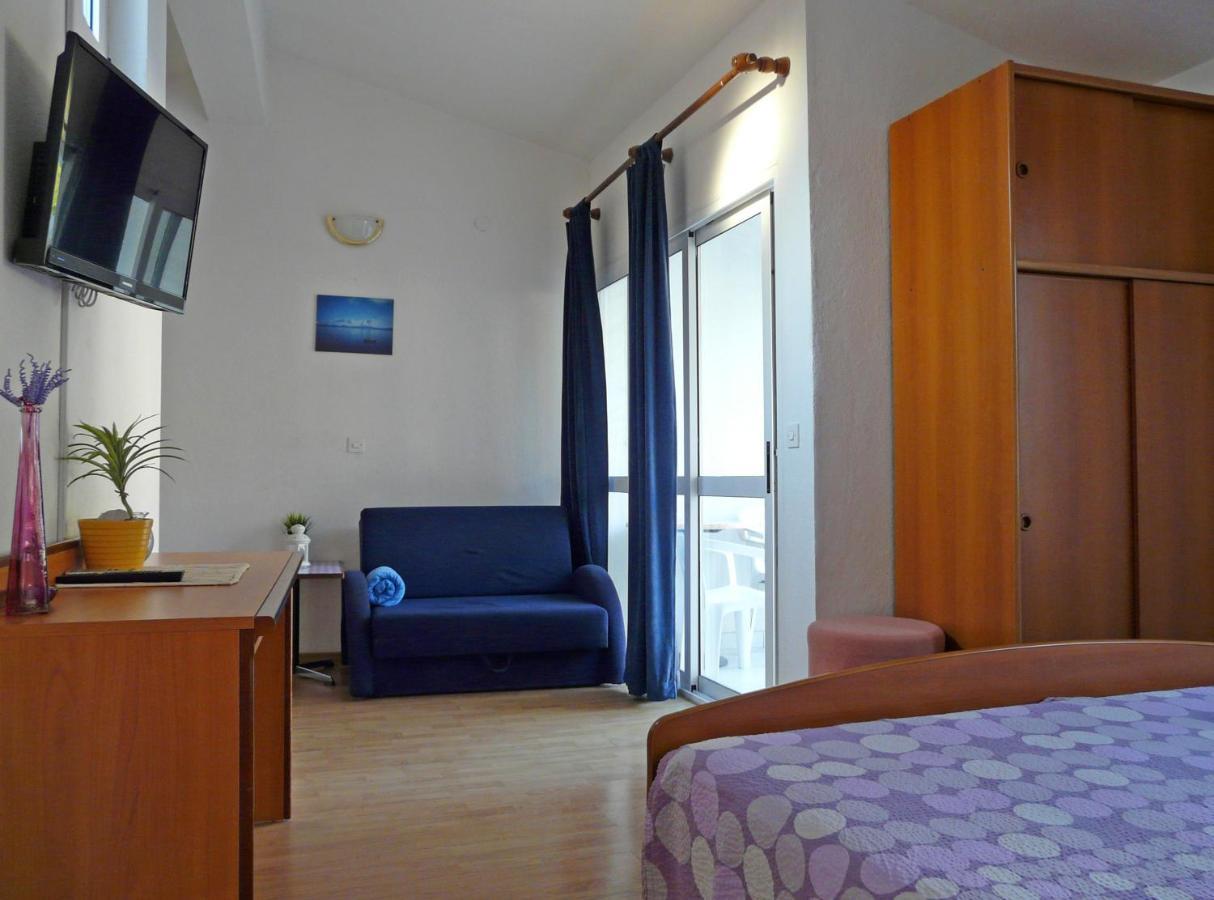 Apartments By The Sea Drvenik Donja Vala, Makarska - 6756 Eksteriør billede