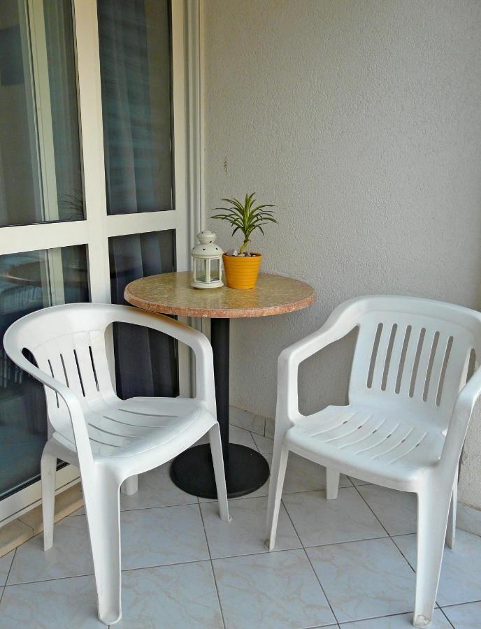 Apartments By The Sea Drvenik Donja Vala, Makarska - 6756 Eksteriør billede