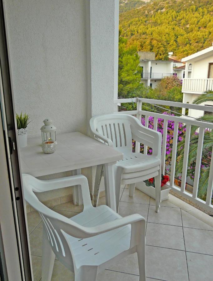 Apartments By The Sea Drvenik Donja Vala, Makarska - 6756 Eksteriør billede